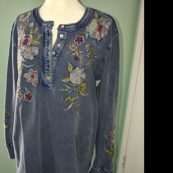 CAITE Blue waffle weave Embroidered Top. Size M - Picture 1 of 6